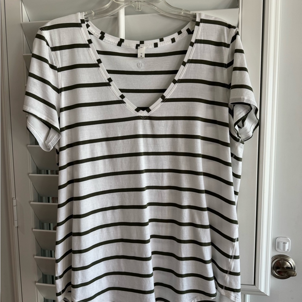 Lululemon Striped Love V-Neck Women's Top, T-Shirt